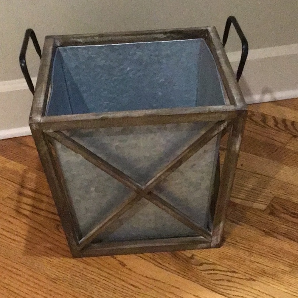 Metal Planter with wooden X-Frame decor planter